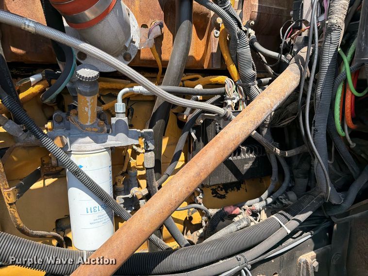 image for item FB5133 2005 Peterbilt 357 crane truck