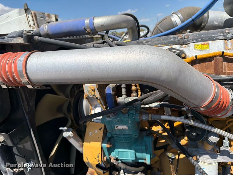 image for item FB5133 2005 Peterbilt 357 crane truck