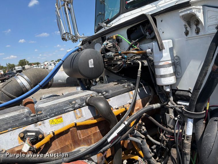 image for item FB5133 2005 Peterbilt 357 crane truck