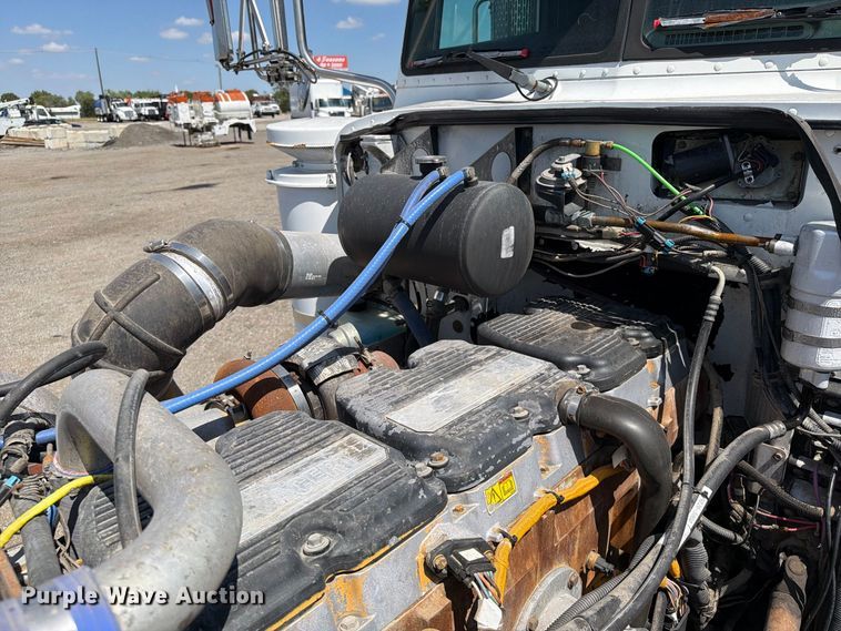 image for item FB5133 2005 Peterbilt 357 crane truck