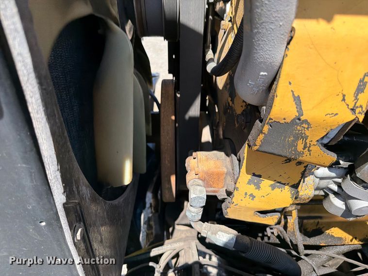 image for item FB5133 2005 Peterbilt 357 crane truck