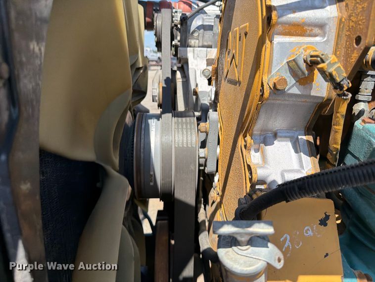 image for item FB5133 2005 Peterbilt 357 crane truck