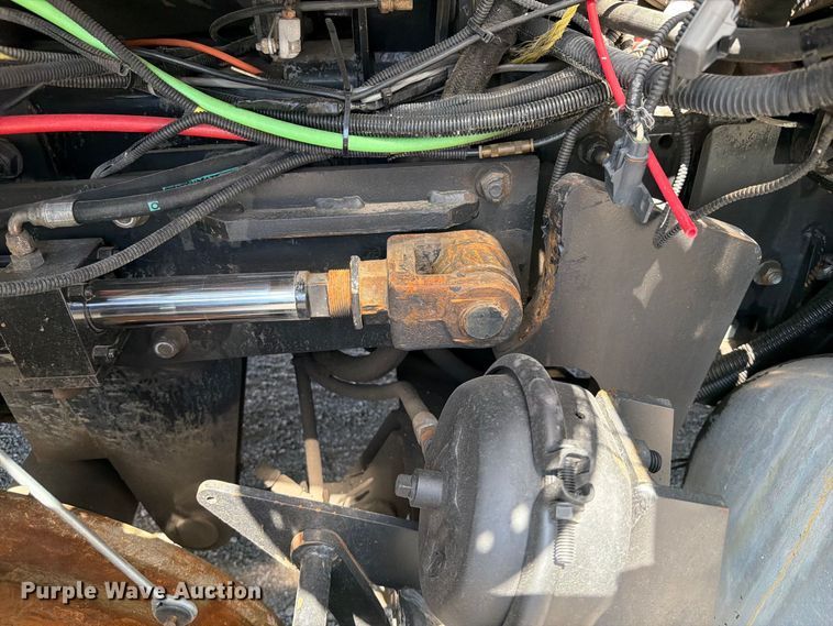 image for item FB5133 2005 Peterbilt 357 crane truck
