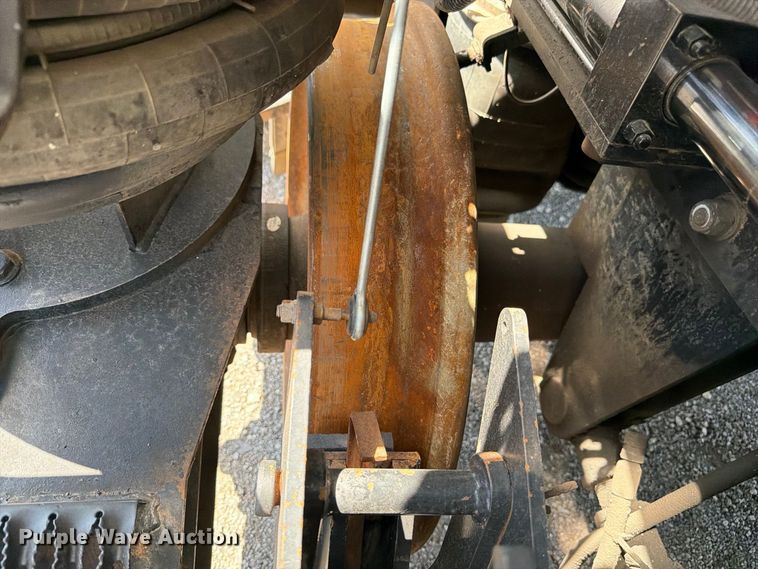 image for item FB5133 2005 Peterbilt 357 crane truck