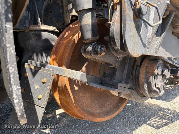 image for item FB5133 2005 Peterbilt 357 crane truck