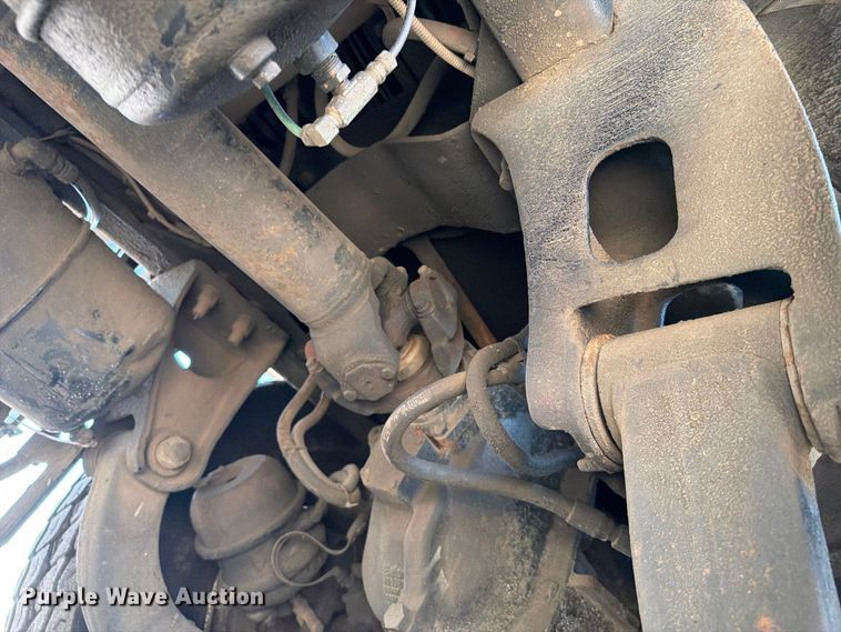 image for item FB5133 2005 Peterbilt 357 crane truck