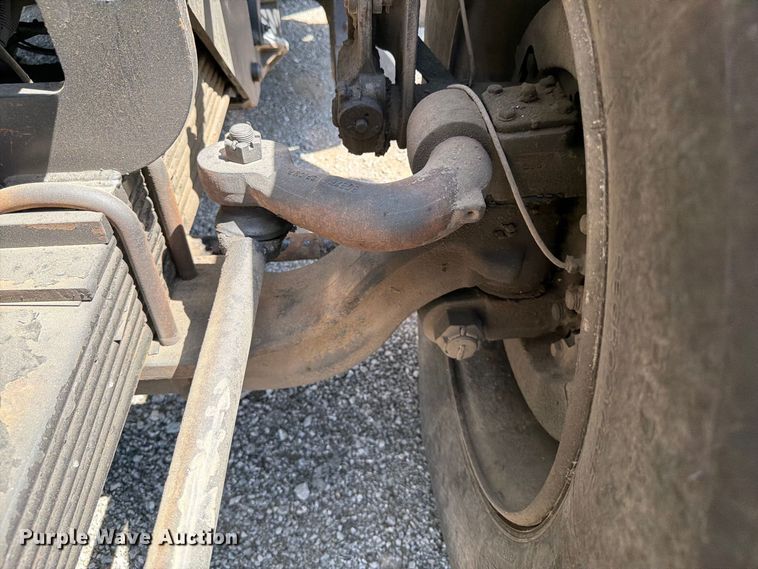 image for item FB5133 2005 Peterbilt 357 crane truck