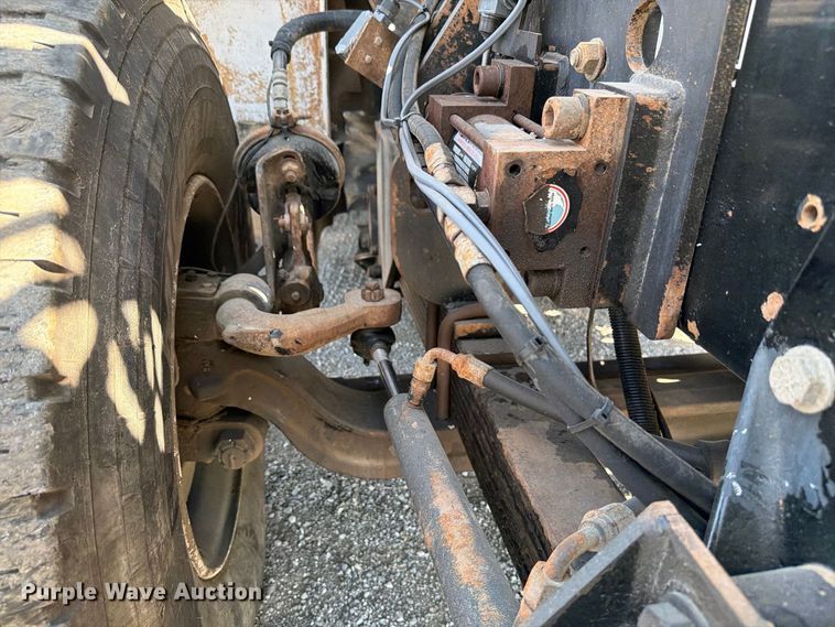 image for item FB5133 2005 Peterbilt 357 crane truck