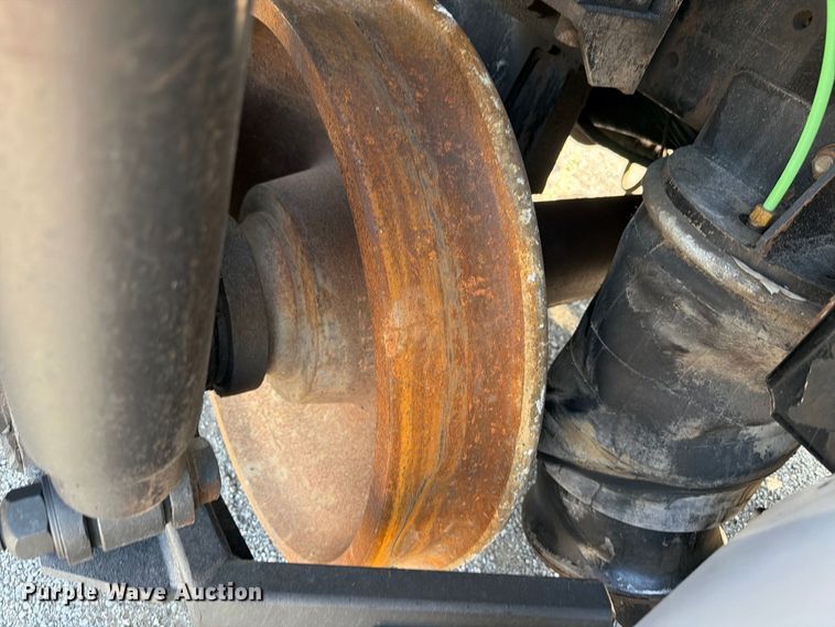 image for item FB5133 2005 Peterbilt 357 crane truck