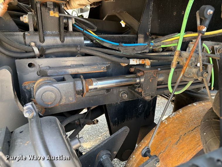 image for item FB5133 2005 Peterbilt 357 crane truck