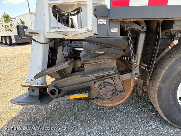 image for item FB5133 2005 Peterbilt 357 crane truck