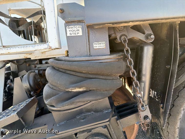 image for item FB5133 2005 Peterbilt 357 crane truck