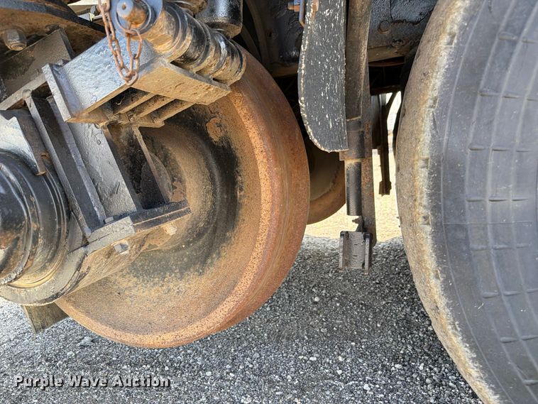 image for item FB5133 2005 Peterbilt 357 crane truck