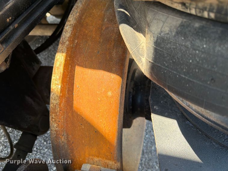 image for item FB5133 2005 Peterbilt 357 crane truck
