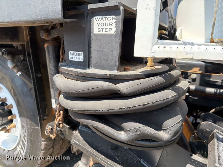 image for item FB5133 2005 Peterbilt 357 crane truck