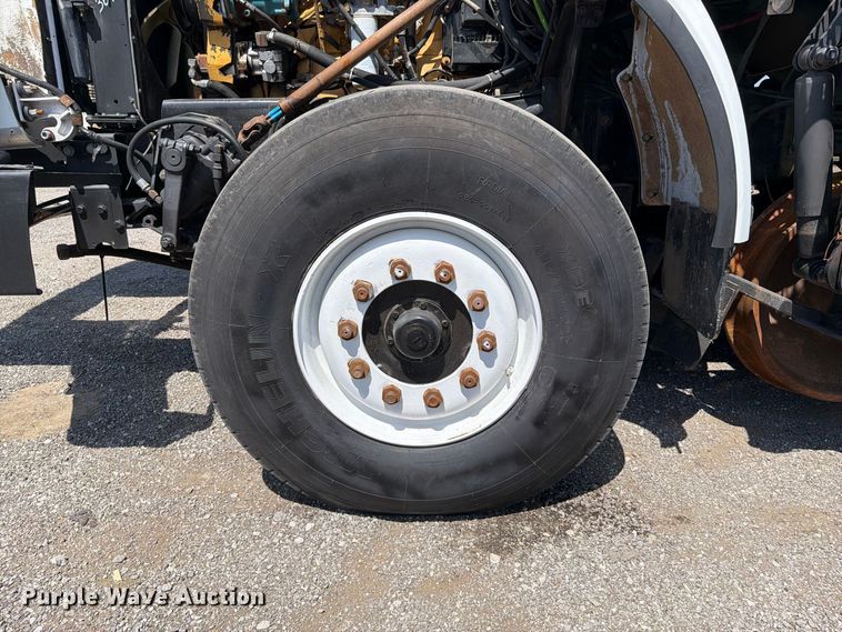 image for item FB5133 2005 Peterbilt 357 crane truck