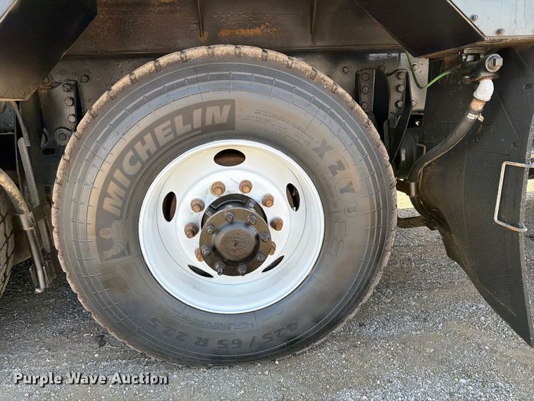 image for item FB5133 2005 Peterbilt 357 crane truck