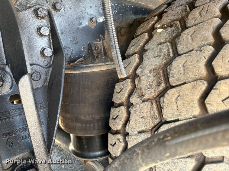 image for item FB5133 2005 Peterbilt 357 crane truck