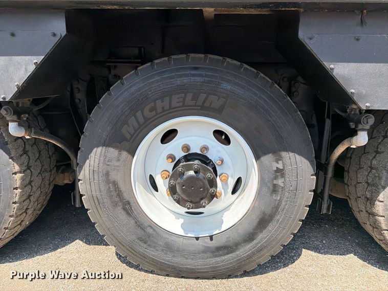 image for item FB5133 2005 Peterbilt 357 crane truck