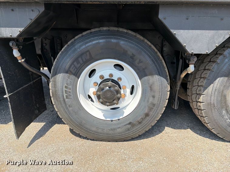 image for item FB5133 2005 Peterbilt 357 crane truck