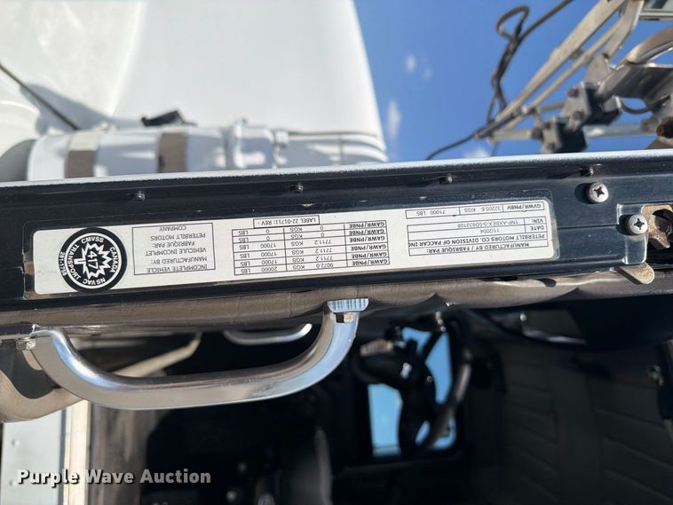 image for item FB5133 2005 Peterbilt 357 crane truck