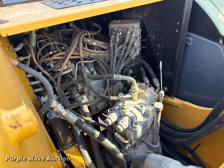 image for item FB6899 2012 John Deere 180G excavator
