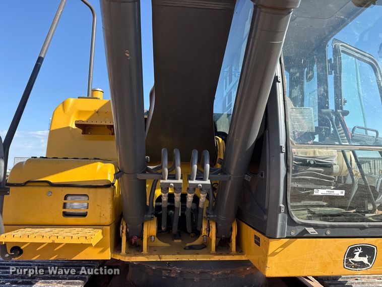image for item FB6899 2012 John Deere 180G excavator