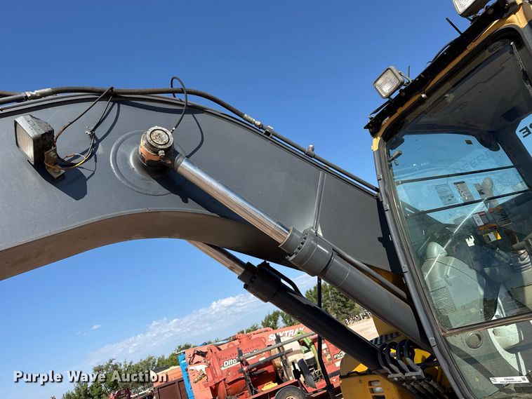 image for item FB6899 2012 John Deere 180G excavator