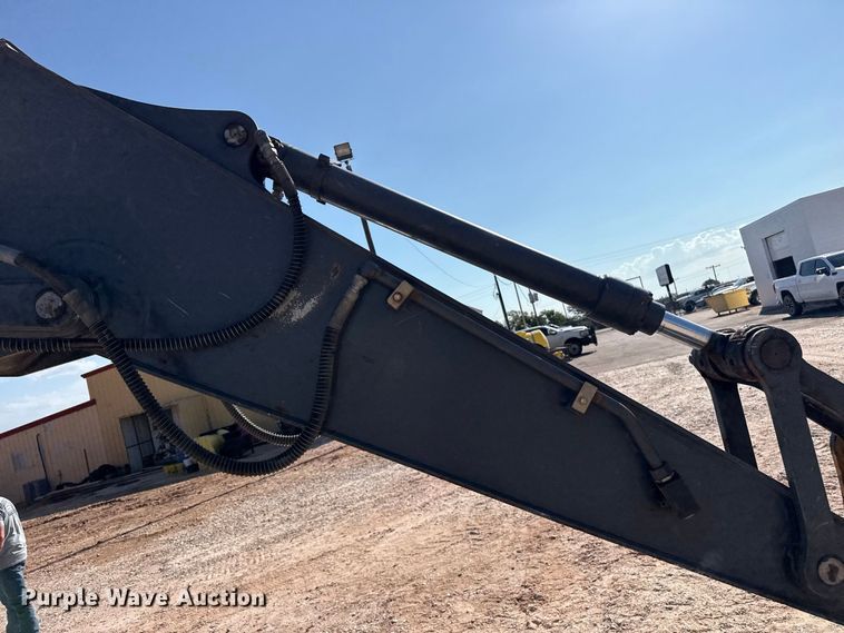 image for item FB6899 2012 John Deere 180G excavator