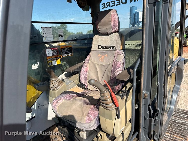 image for item FB6899 2012 John Deere 180G excavator