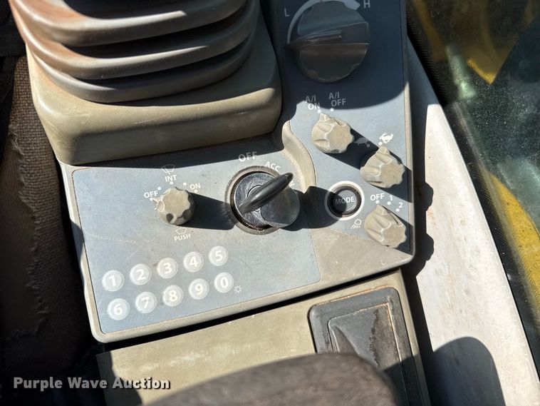 image for item FB6899 2012 John Deere 180G excavator