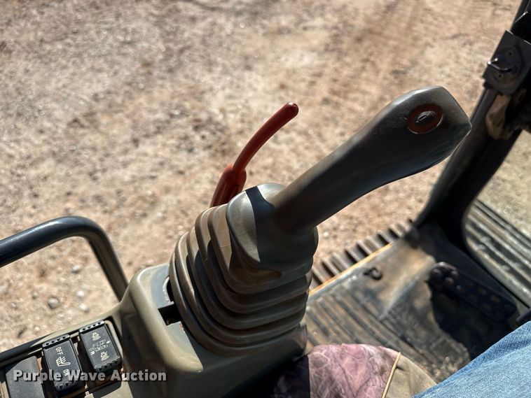 image for item FB6899 2012 John Deere 180G excavator