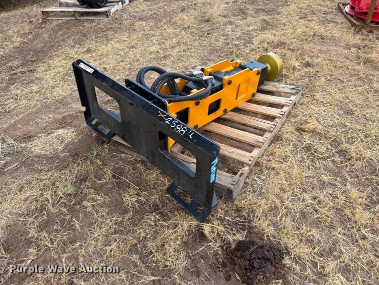 image for item FB6909 2026 GIYI D680 skid steer post driver