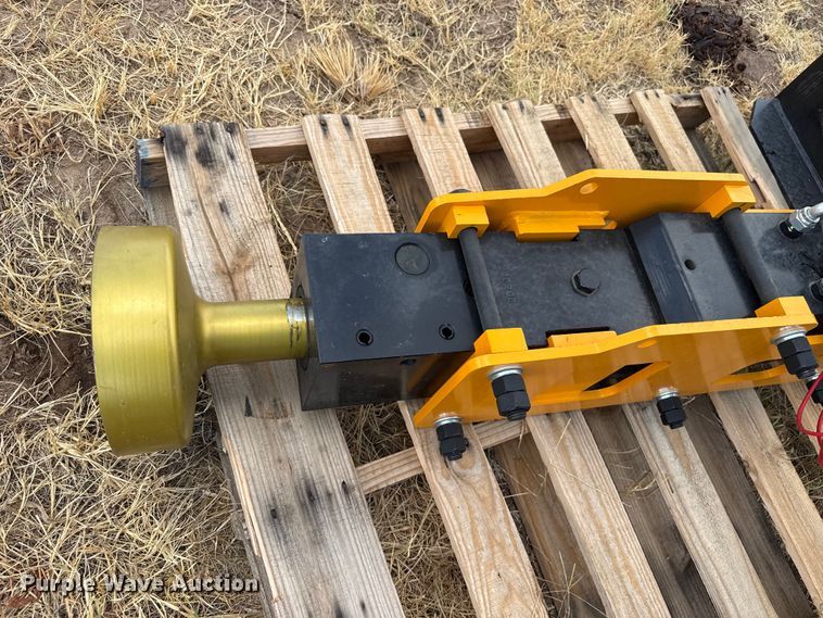 image for item FB6909 2026 GIYI D680 skid steer post driver