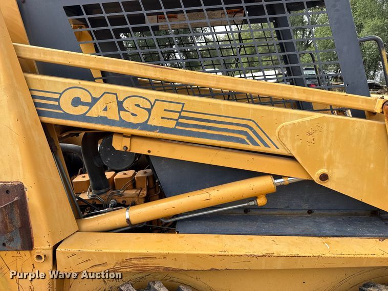 image for item FB6940 Case Uniloader skid steer loader