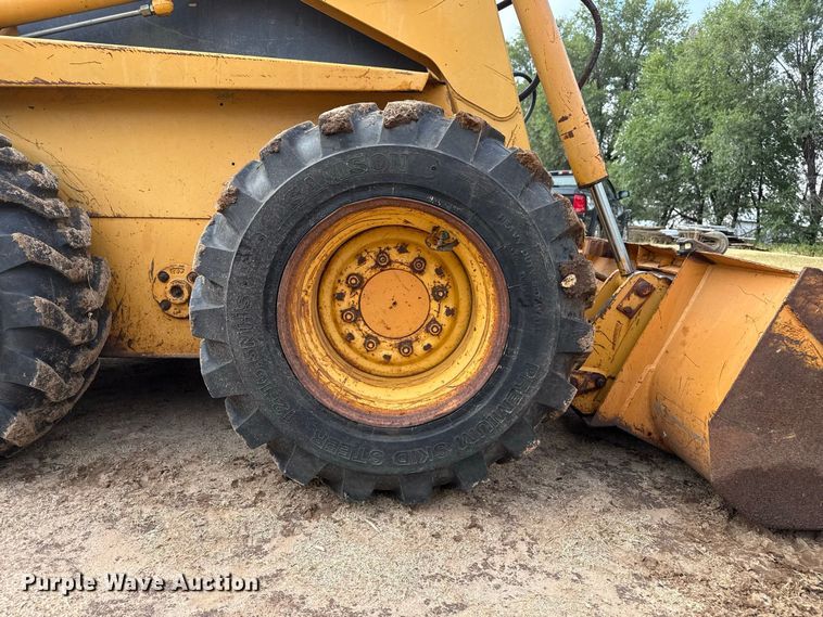 image for item FB6940 Case Uniloader skid steer loader