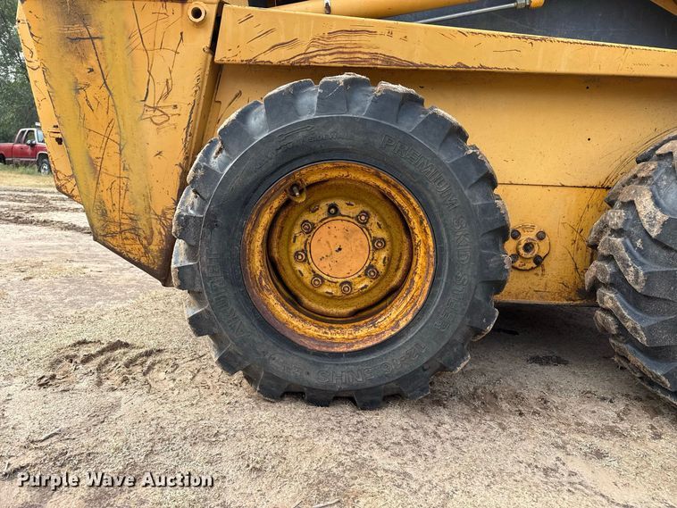 image for item FB6940 Case Uniloader skid steer loader