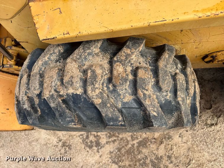 image for item FB6940 Case Uniloader skid steer loader