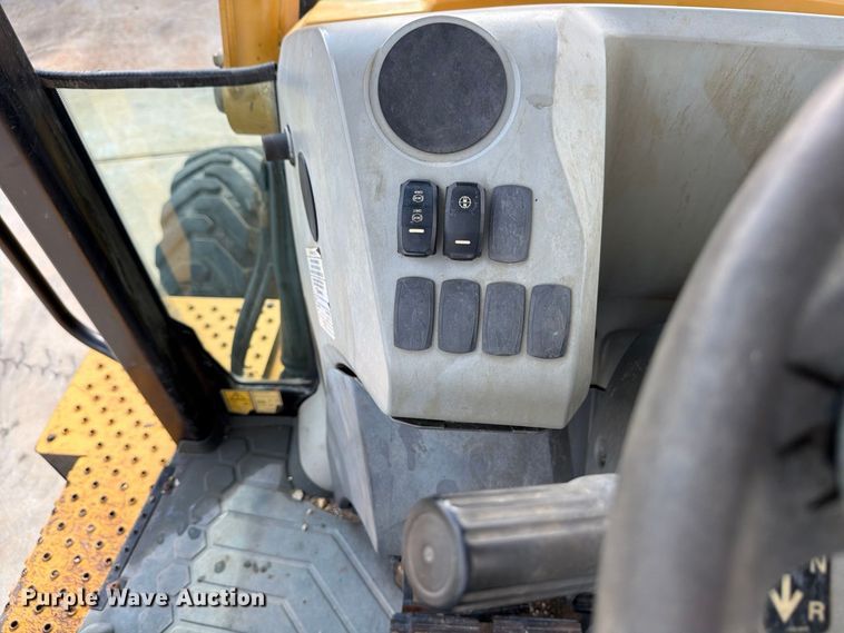 image for item FB8308 2015 Caterpillar 416F2 backhoe