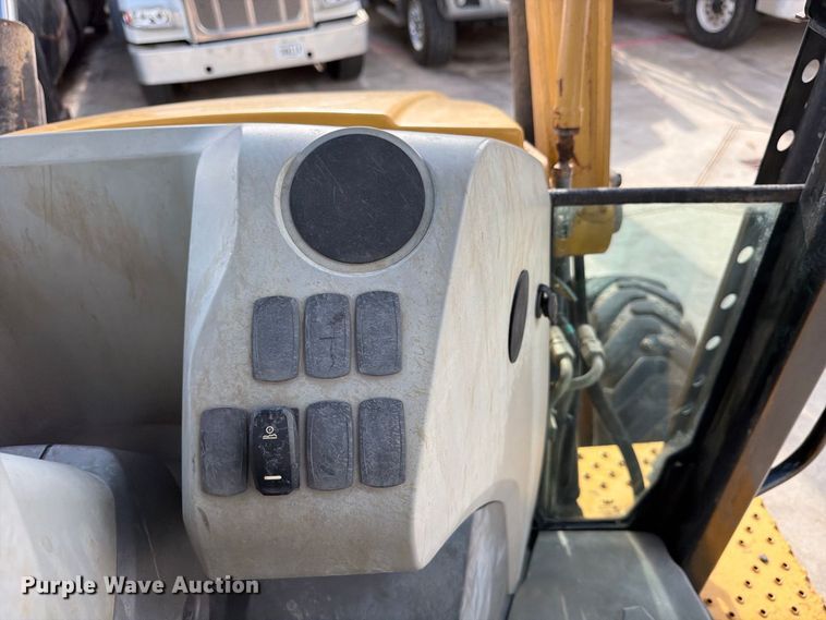 image for item FB8308 2015 Caterpillar 416F2 backhoe