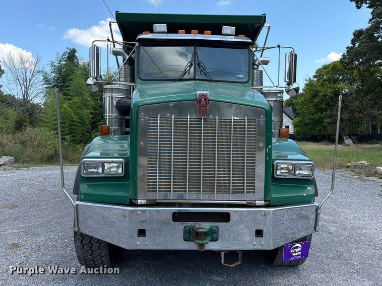 image for item FC3330 2006 Kenworth T800 dump truck