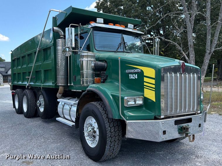 image for item FC3330 2006 Kenworth T800 dump truck
