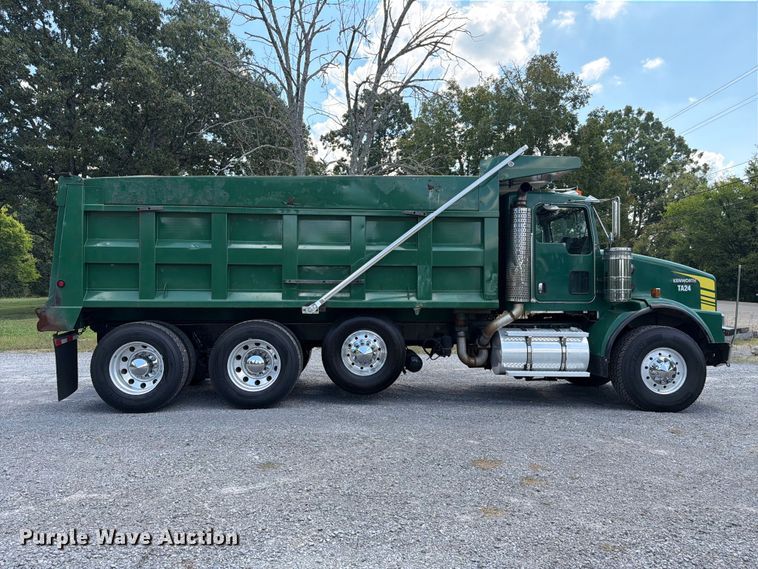 image for item FC3330 2006 Kenworth T800 dump truck