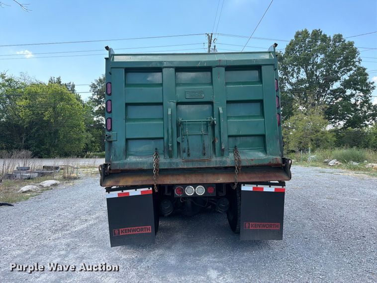 image for item FC3330 2006 Kenworth T800 dump truck