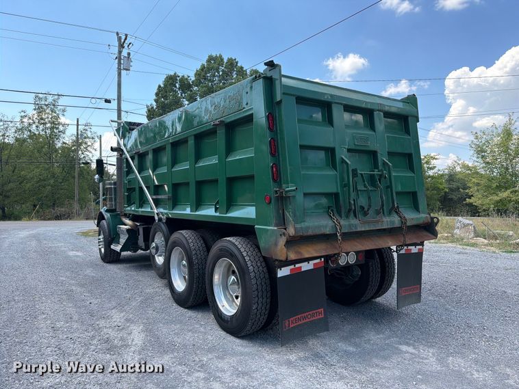 image for item FC3330 2006 Kenworth T800 dump truck