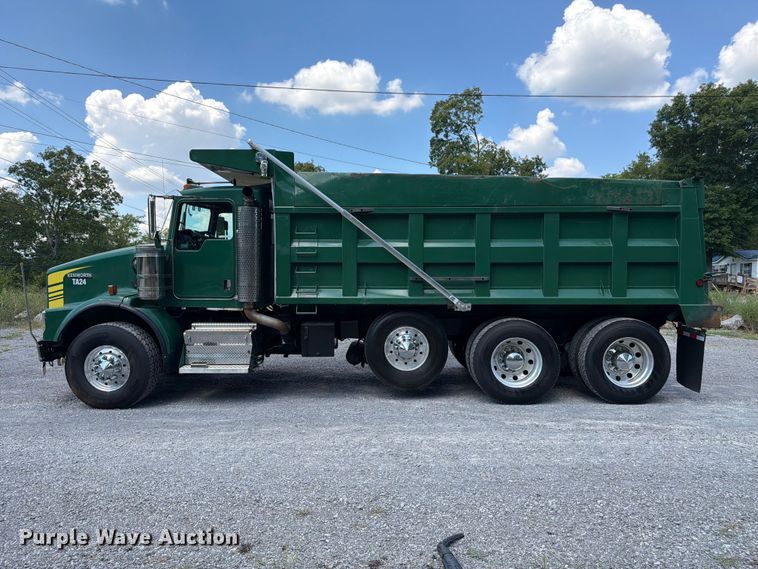 image for item FC3330 2006 Kenworth T800 dump truck