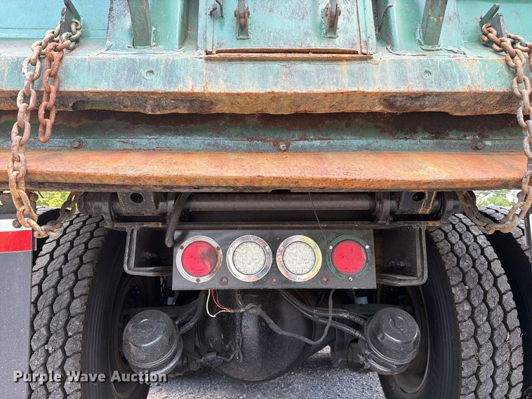 image for item FC3330 2006 Kenworth T800 dump truck