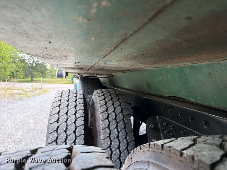 image for item FC3330 2006 Kenworth T800 dump truck