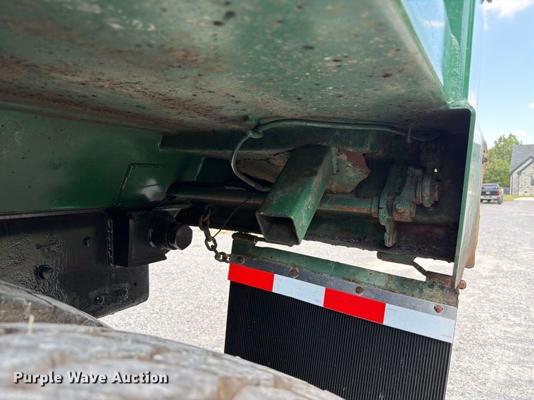 image for item FC3330 2006 Kenworth T800 dump truck
