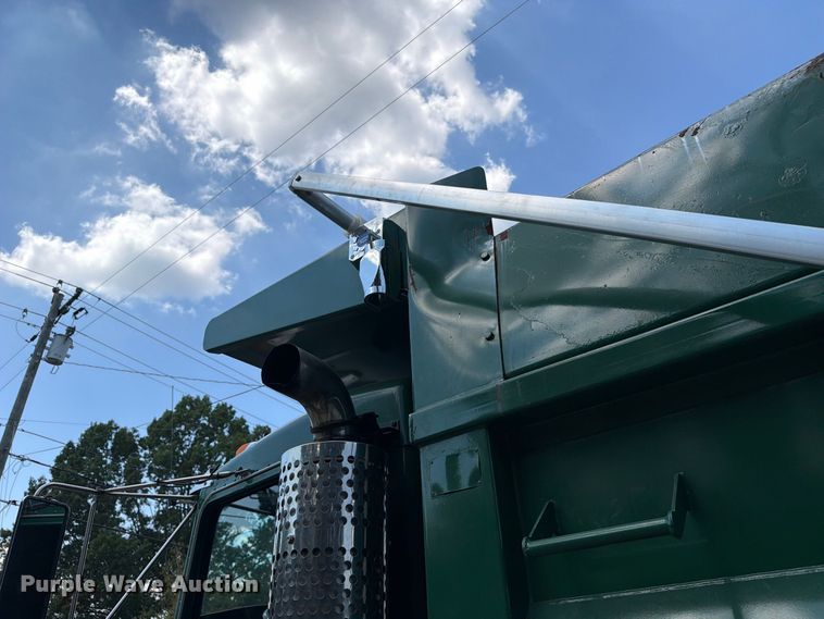 image for item FC3330 2006 Kenworth T800 dump truck